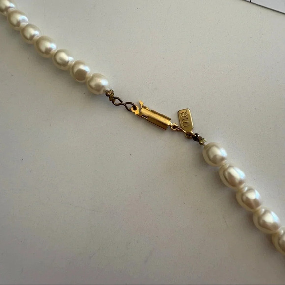 Faux pearl Strand- Long- Layered- Lightweight- Classic - Picture 3 of 5